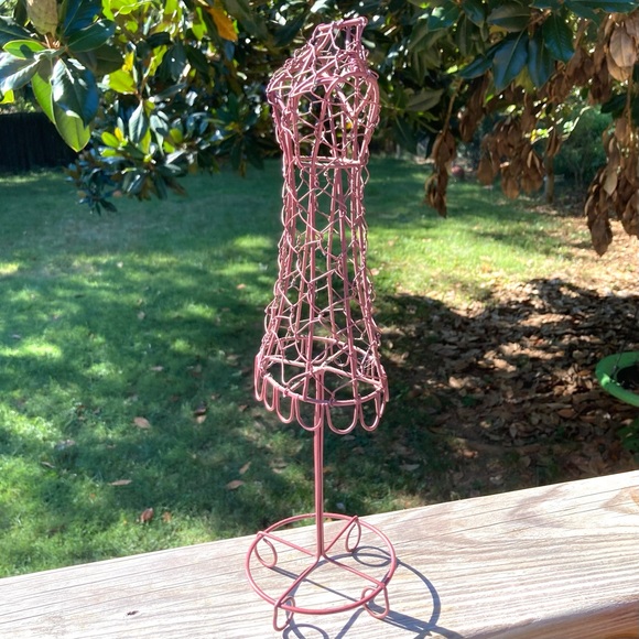 DRESS FORM Jewelry Purple Wire Jewelry Stand Organizer Home Decor 13.5 x 4.5 in - Picture 4 of 9